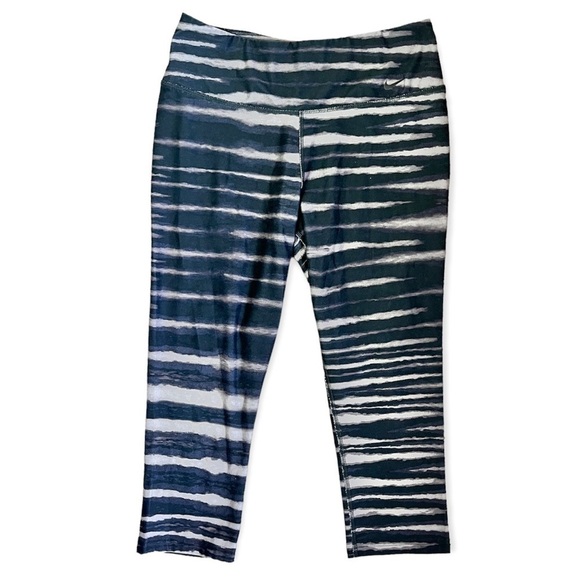 Nike Ten One Black and Gray Capri Leggings Size Medium - Picture 1 of 7
